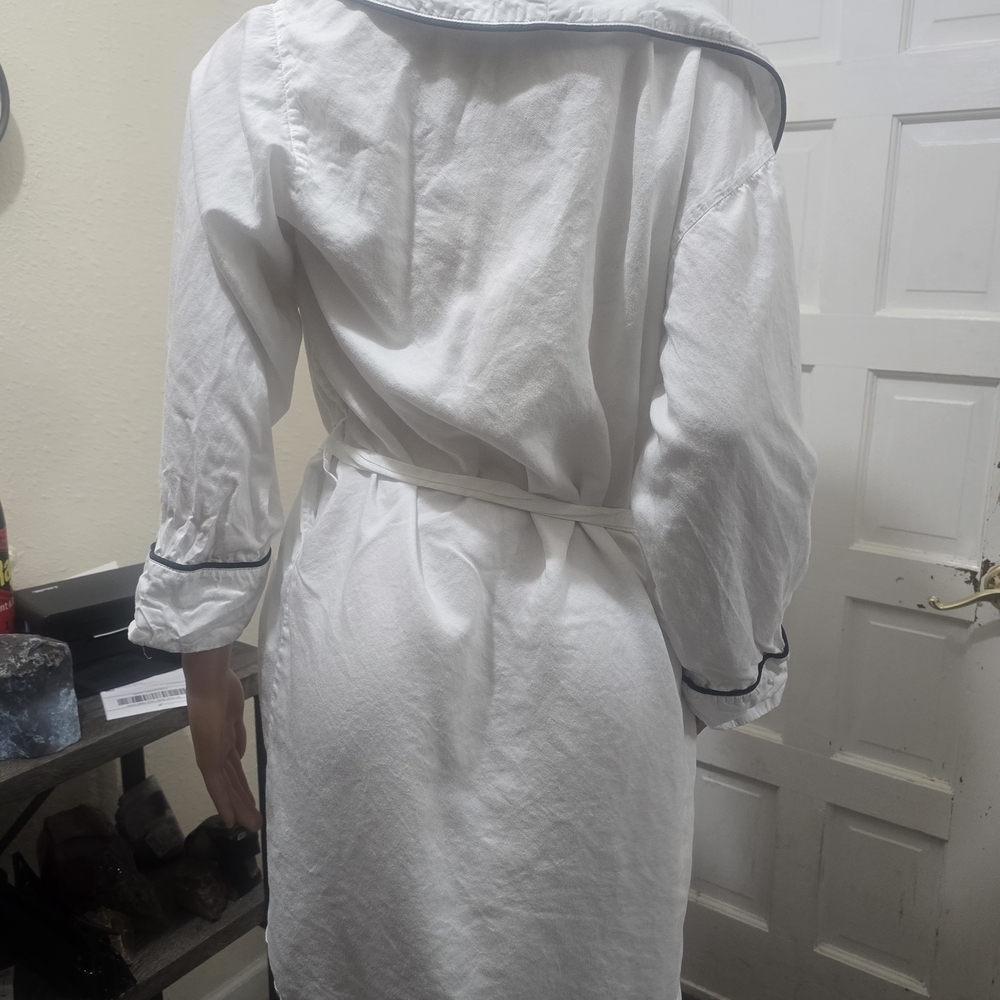 Pottery Barn White Robe with Black Accents - Picture 4 of 6